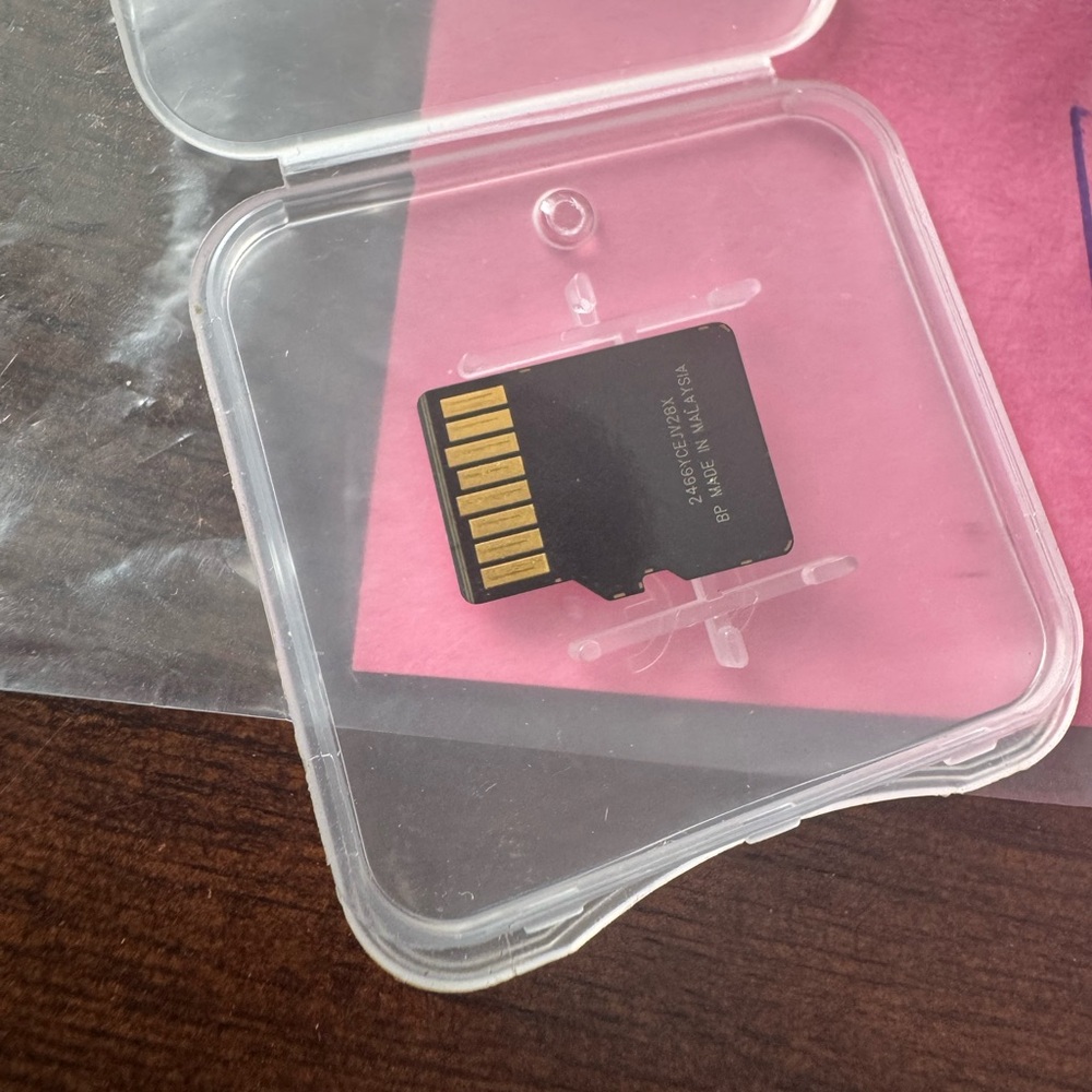Nintendo Switch Red SD Card - Picture 3 of 3